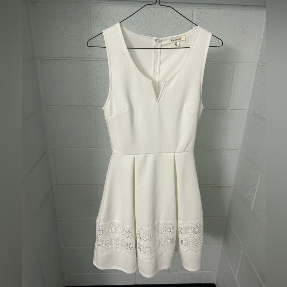 Francesca’s XS white flowy dress‎